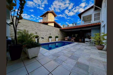 Casa à venda com 412m², 6 quartos e 4 vagas