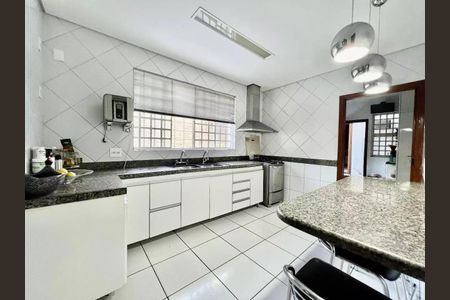 Casa à venda com 412m², 6 quartos e 4 vagas