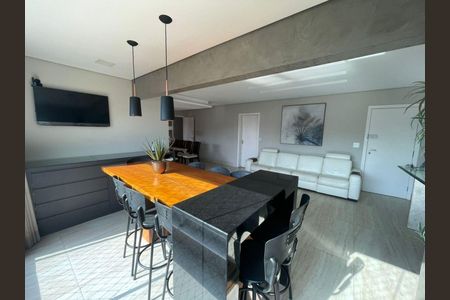 Apartamento à venda com 3 quartos, 136m² em Estoril, Belo Horizonte