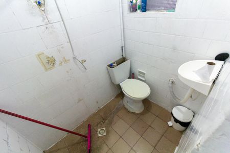 Casa à venda com 240m², 5 quartos e 4 vagasCasa 1: Banheiro