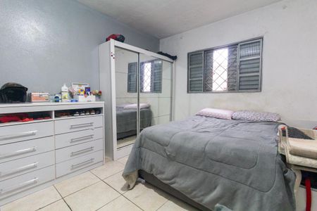 Casa à venda com 240m², 5 quartos e 4 vagasCasa 2: Quarto