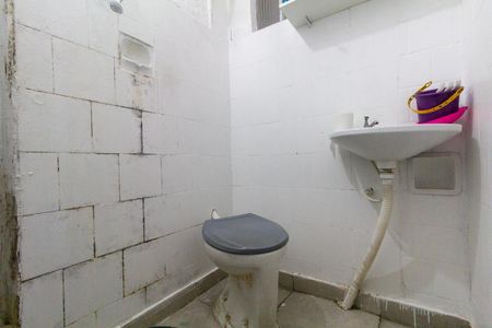 Casa à venda com 240m², 5 quartos e 4 vagasCasa 2: Banheiro