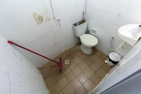 Casa à venda com 240m², 5 quartos e 4 vagasCasa 1: Banheiro