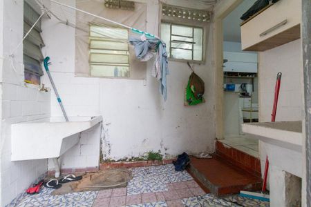 Casa à venda com 240m², 5 quartos e 4 vagasÁrea de serviço e quintal