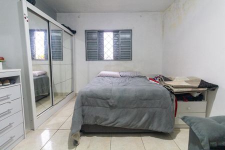 Casa à venda com 240m², 5 quartos e 4 vagasCasa 2: Quarto