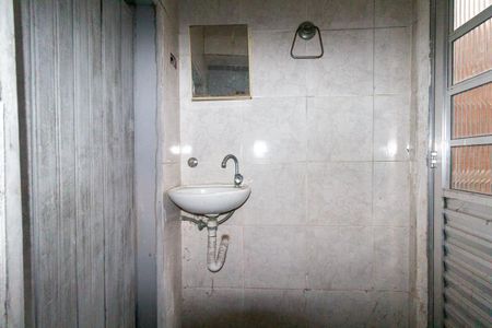 Casa à venda com 240m², 5 quartos e 4 vagasCasa 3: Banheiro 2