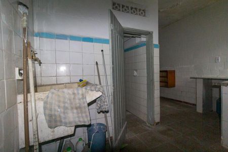 Casa à venda com 240m², 5 quartos e 4 vagasCasa 3: Área de Serviço