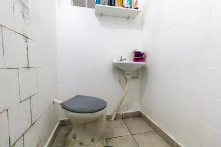 Casa à venda com 240m², 5 quartos e 4 vagasCasa 2: Banheiro