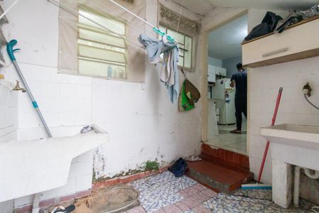 Casa à venda com 240m², 5 quartos e 4 vagasÁrea de serviço e quintal