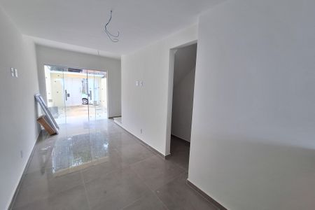 Sala de casa para alugar com 2 quartos, 65m² em Jardim Primavera, Duque de Caxias