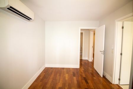 Apartamento à venda com 317m², 4 quartos e 4 vagasSuíte 1