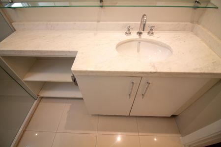 Apartamento à venda com 317m², 4 quartos e 4 vagasBanheiro da Suíte 3