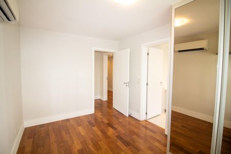 Apartamento à venda com 317m², 4 quartos e 4 vagasSuíte 1