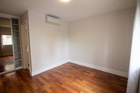 Apartamento à venda com 317m², 4 quartos e 4 vagasSuíte 2