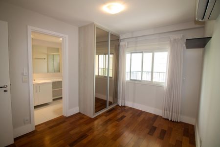 Apartamento à venda com 317m², 4 quartos e 4 vagasSuíte 1