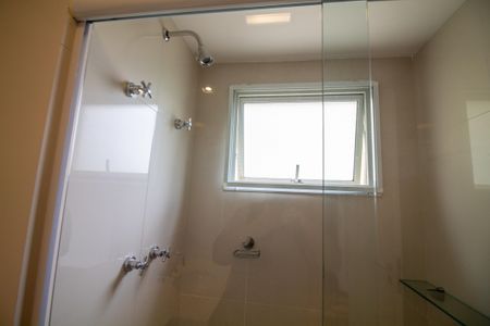 Apartamento à venda com 317m², 4 quartos e 4 vagasBanheiro da Suíte 2