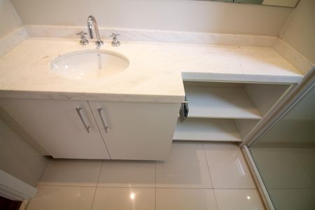 Apartamento à venda com 317m², 4 quartos e 4 vagasBanheiro da Suíte 2