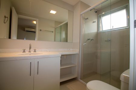 Apartamento à venda com 317m², 4 quartos e 4 vagasBanheiro da Suíte 1