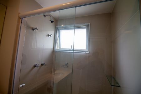 Apartamento à venda com 317m², 4 quartos e 4 vagasBanheiro da Suíte 1