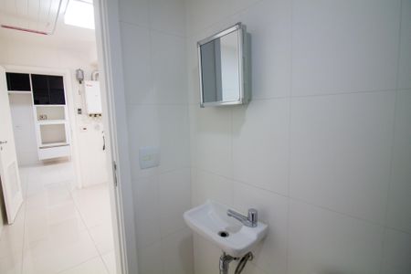 Apartamento à venda com 317m², 4 quartos e 4 vagasBanheiro de Serviço