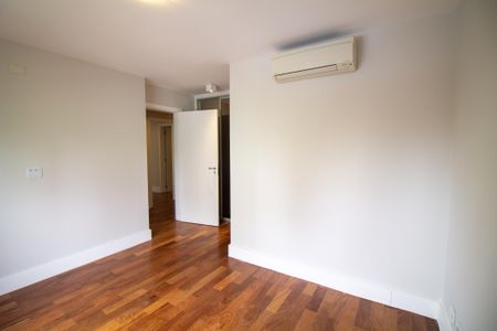 Apartamento à venda com 317m², 4 quartos e 4 vagasSuíte 2