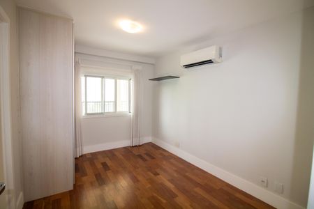 Apartamento à venda com 317m², 4 quartos e 4 vagasSuíte 1