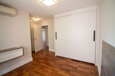 Apartamento à venda com 317m², 4 quartos e 4 vagasSuíte 3