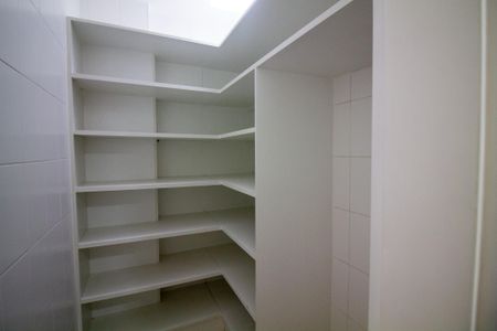Apartamento à venda com 317m², 4 quartos e 4 vagasDispensa