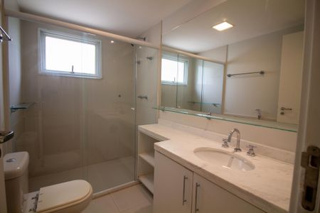 Apartamento à venda com 317m², 4 quartos e 4 vagasBanheiro da Suíte 3