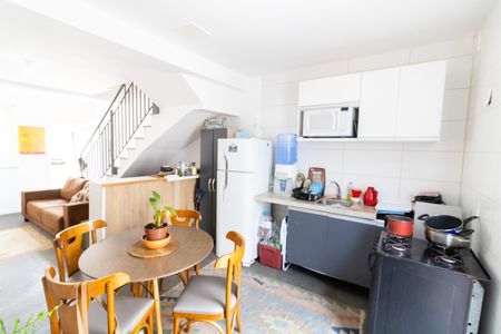 Cozinha de casa de condomínio para alugar com 2 quartos, 67m² em Campo Novo, Porto Alegre