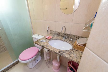 Apartamento à venda com 64m², 4 quartos e sem vaga Apartamento à venda com 64m², 4 quartos e sem vagaBanheiro da Suíte 2