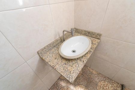 Apartamento à venda com 64m², 4 quartos e sem vaga Apartamento à venda com 64m², 4 quartos e sem vagaBanheiro da Suíte 4