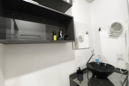 Apartamento à venda com 57m², 2 quartos e 1 vaga Apartamento à venda com 57m², 2 quartos e 1 vagaBanheiro Social