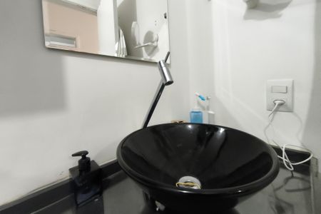 Apartamento à venda com 57m², 2 quartos e 1 vaga Apartamento à venda com 57m², 2 quartos e 1 vagaBanheiro Social