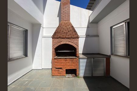 Casa para alugar com 230m², 6 quartos e 2 vagas