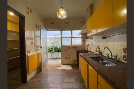 Casa para alugar com 230m², 6 quartos e 2 vagas