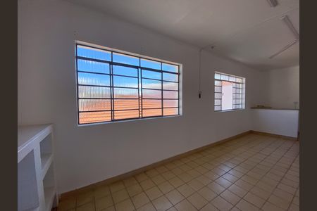 Casa para alugar com 230m², 6 quartos e 2 vagas