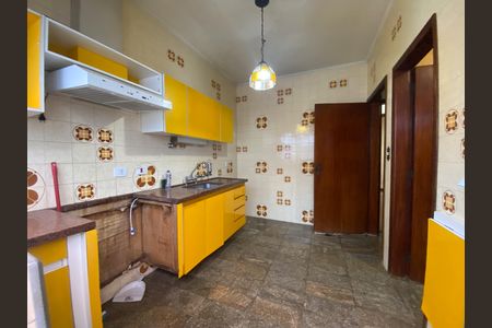 Casa para alugar com 230m², 6 quartos e 2 vagas