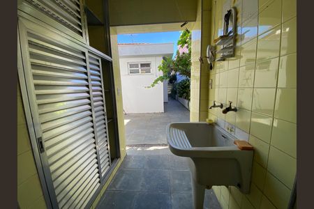 Casa para alugar com 230m², 6 quartos e 2 vagas