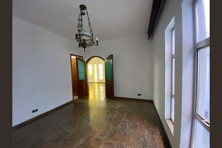 Casa para alugar com 230m², 6 quartos e 2 vagas