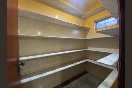 Casa para alugar com 230m², 6 quartos e 2 vagas