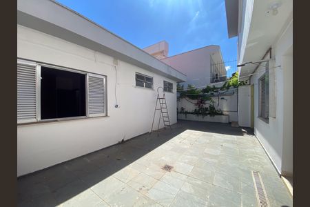 Casa para alugar com 230m², 6 quartos e 2 vagas