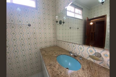 Casa para alugar com 230m², 6 quartos e 2 vagas