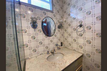 Casa para alugar com 230m², 6 quartos e 2 vagas