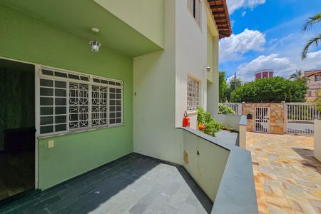 Varanda de casa à venda com 3 quartos, 90m² em Dona Clara, Belo Horizonte