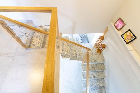 Casa para alugar com 210m², 4 quartos e 1 vagaEscada