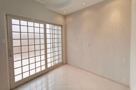 Casa à venda com 330m², 3 quartos e 5 vagas Casa à venda com 330m², 3 quartos e 5 vagasSala