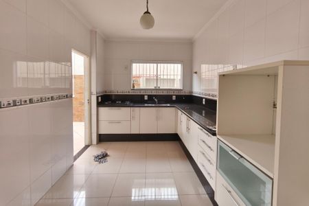 Casa à venda com 330m², 3 quartos e 5 vagas Casa à venda com 330m², 3 quartos e 5 vagasCozinha