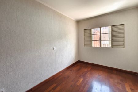 Casa à venda com 330m², 3 quartos e 5 vagas Casa à venda com 330m², 3 quartos e 5 vagasQuarto 2