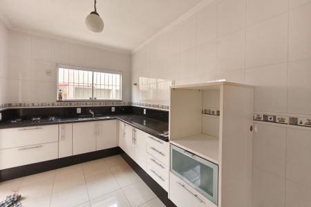 Casa à venda com 330m², 3 quartos e 5 vagas Casa à venda com 330m², 3 quartos e 5 vagasCozinha